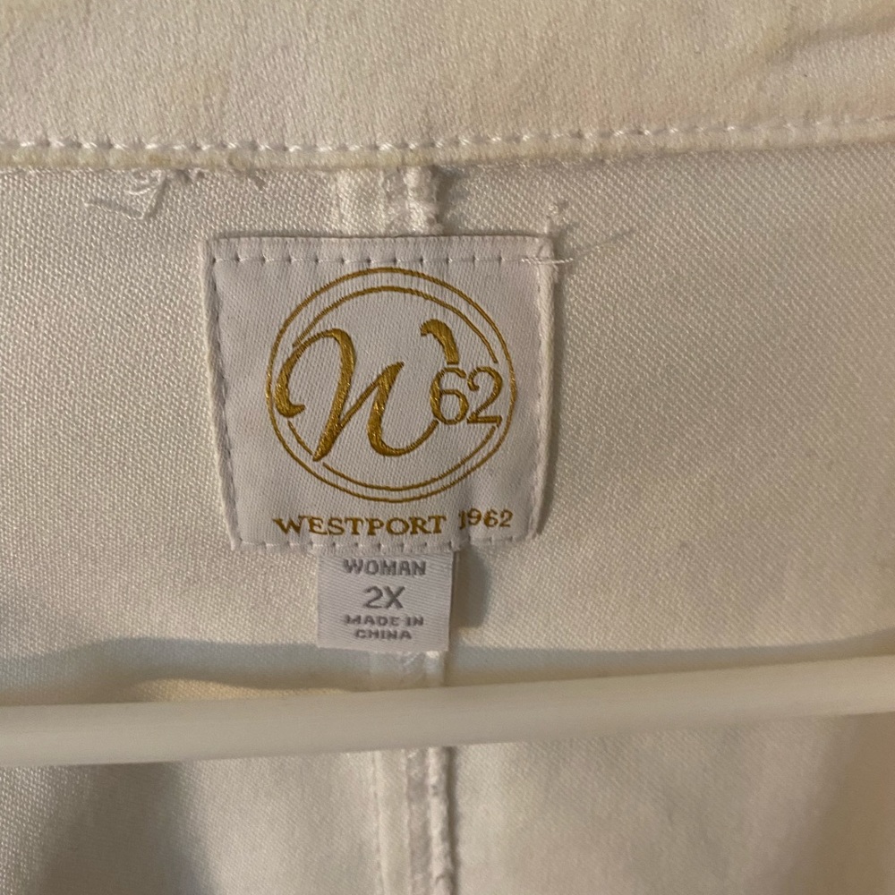 Beautiful white jacket! - Picture 3 of 3